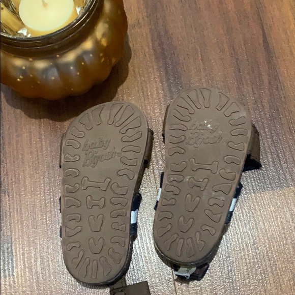 OshKosh B’Gosh baby shoes - Picture 4 of 6
